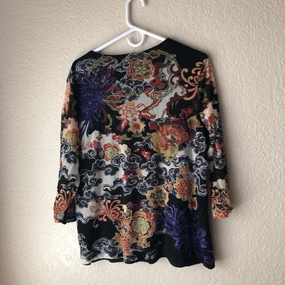 Chico’s 3/4 length sleeve multicolored top - Picture 2 of 3